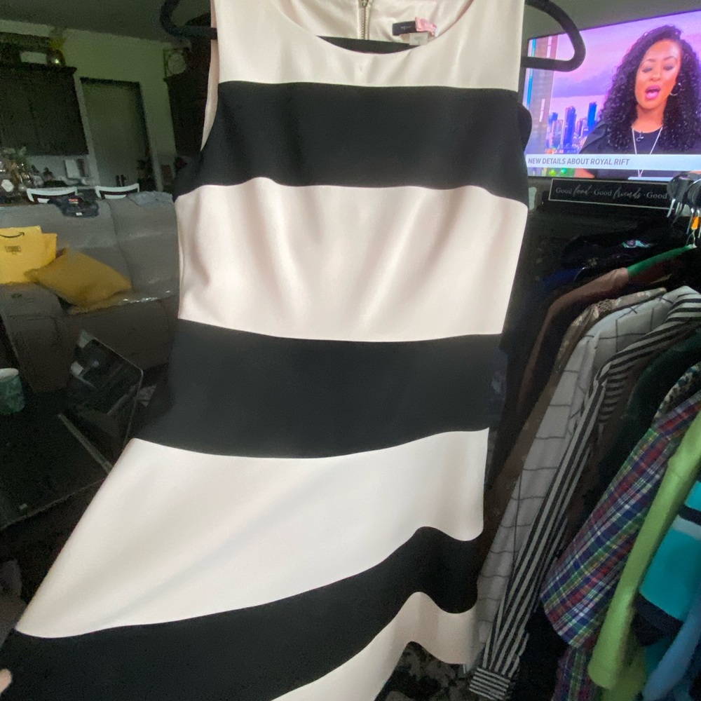 TH light pink and black dress size M
